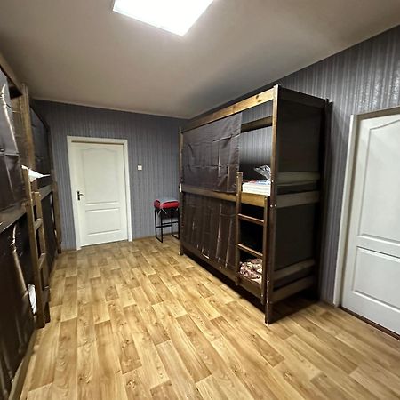 Ararat-Poznyaki Hostel Kiev Luaran gambar
